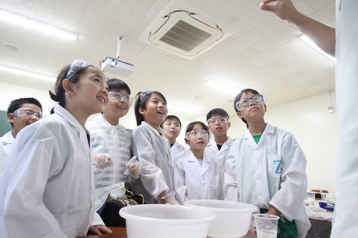 メイン画像：科学者の仕事