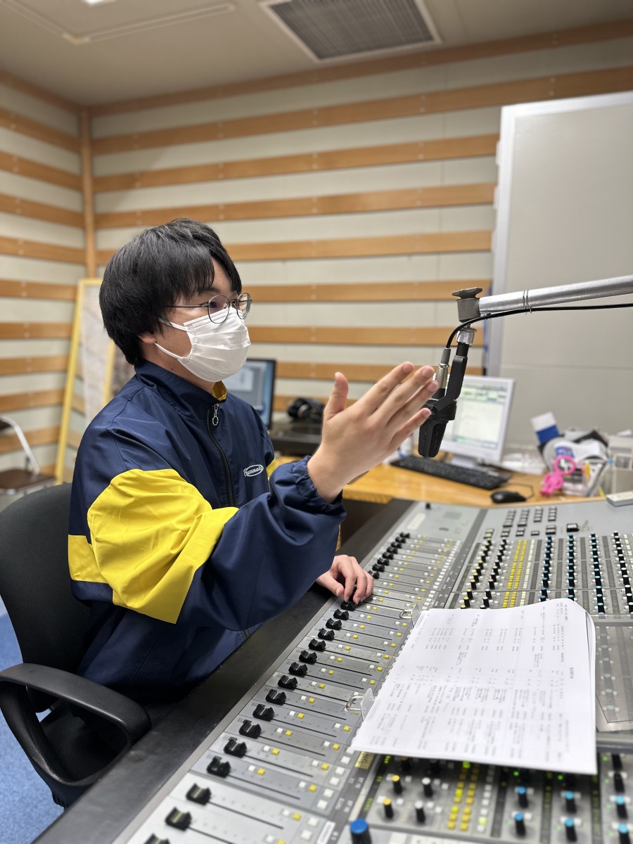 ラジオ局スタッフの仕事～FM 沖縄～